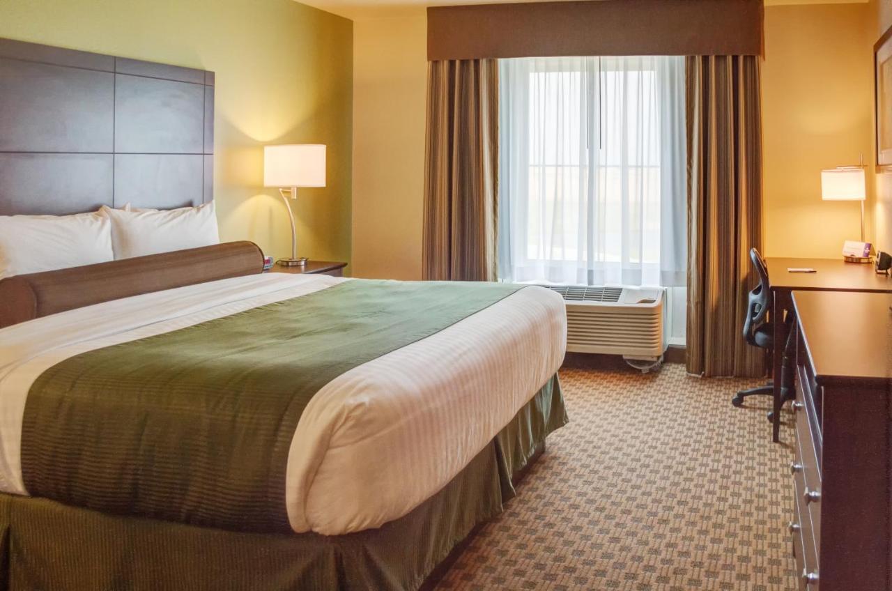 Deluxe King Room at Cobblestone Inn & Suites - Waverly