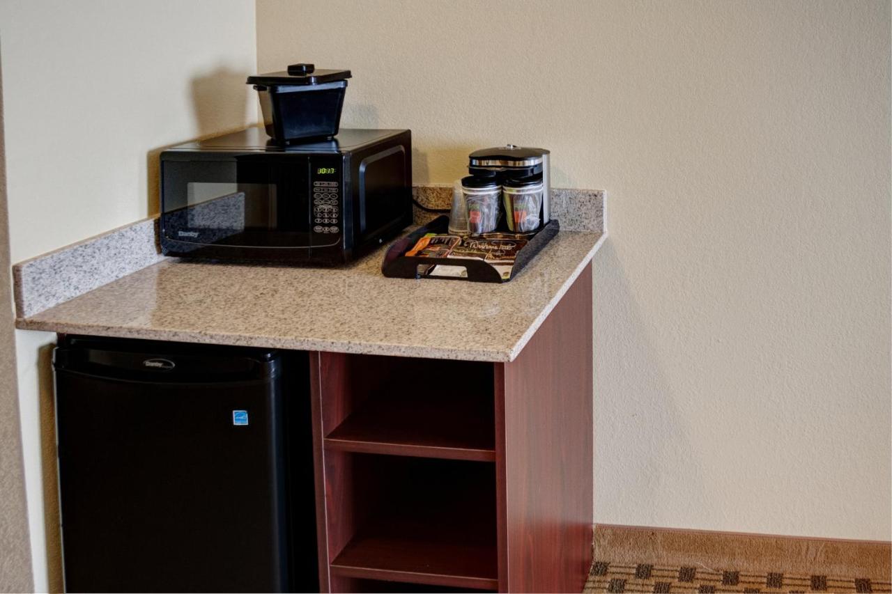 Deluxe King Room at Cobblestone Inn & Suites - Waverly