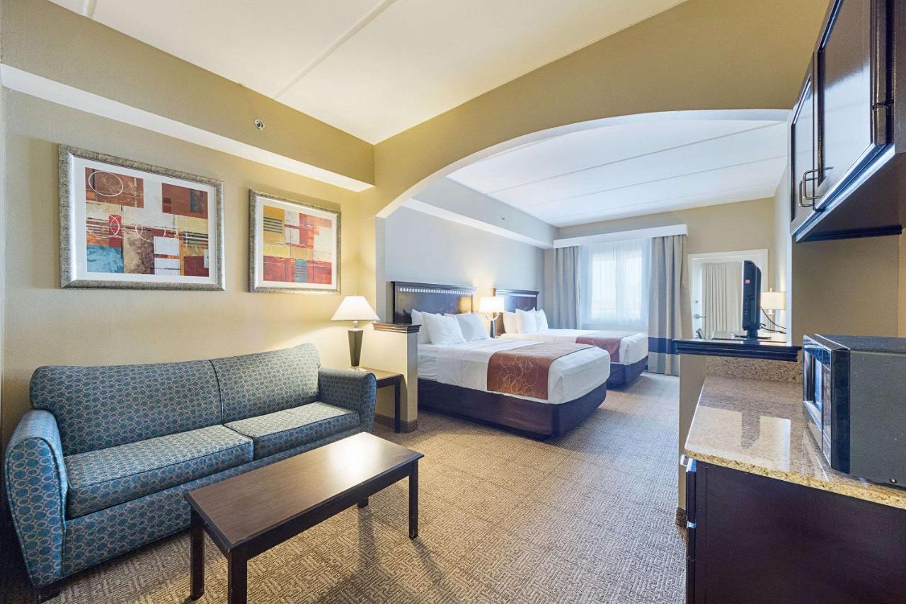 Queen Suite - Non-Smoking at Comfort Suites Beachside
