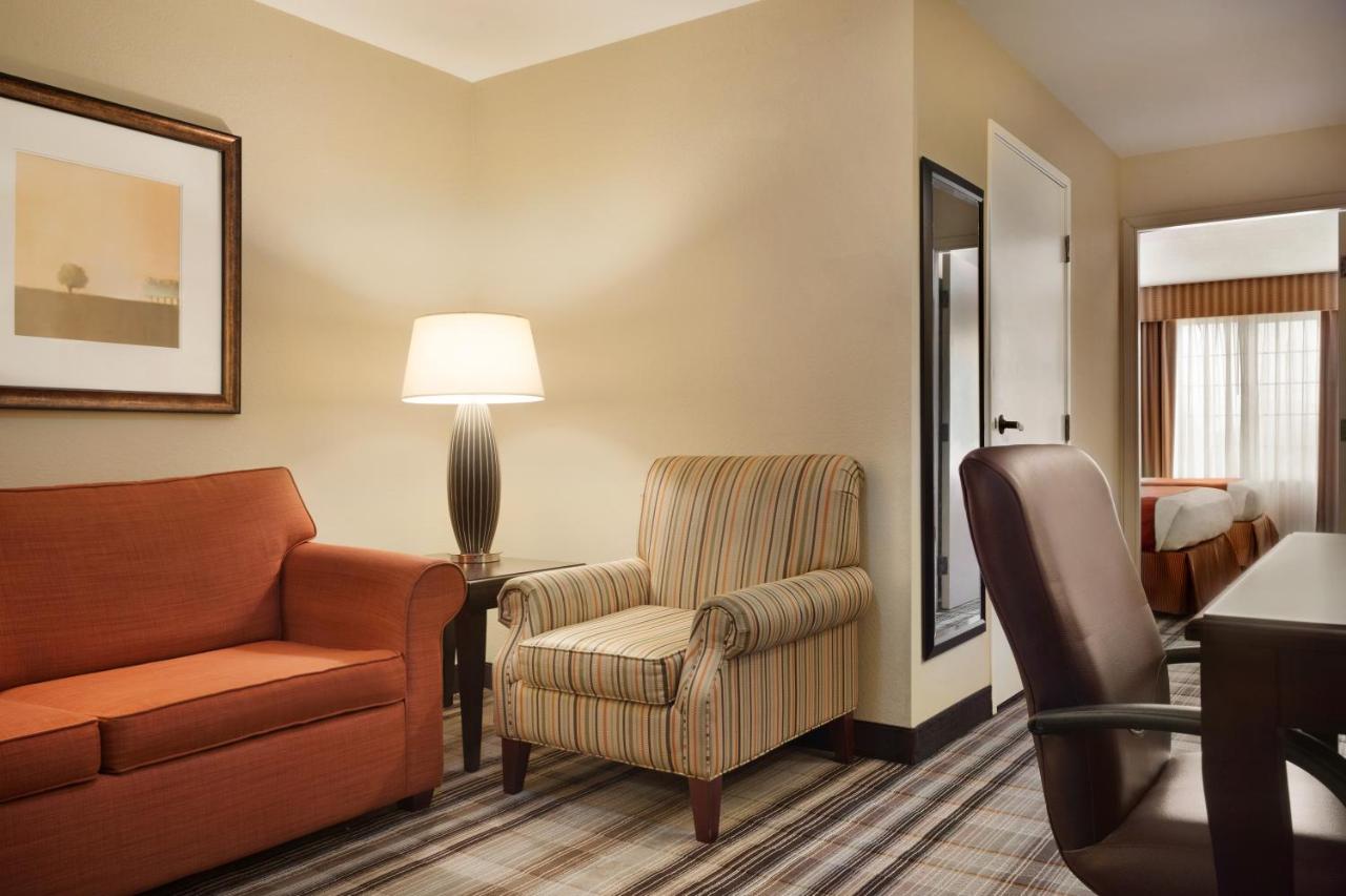 One-Bedroom Suite with Two Queen Beds - Non-Smoking at Country Inn & Suites by Radisson, Lexington, VA