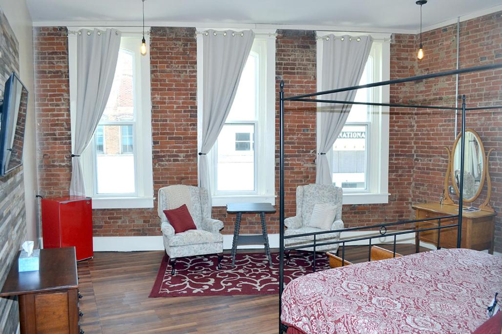Deluxe King Studio at Eighteen-Ninety Sleepover