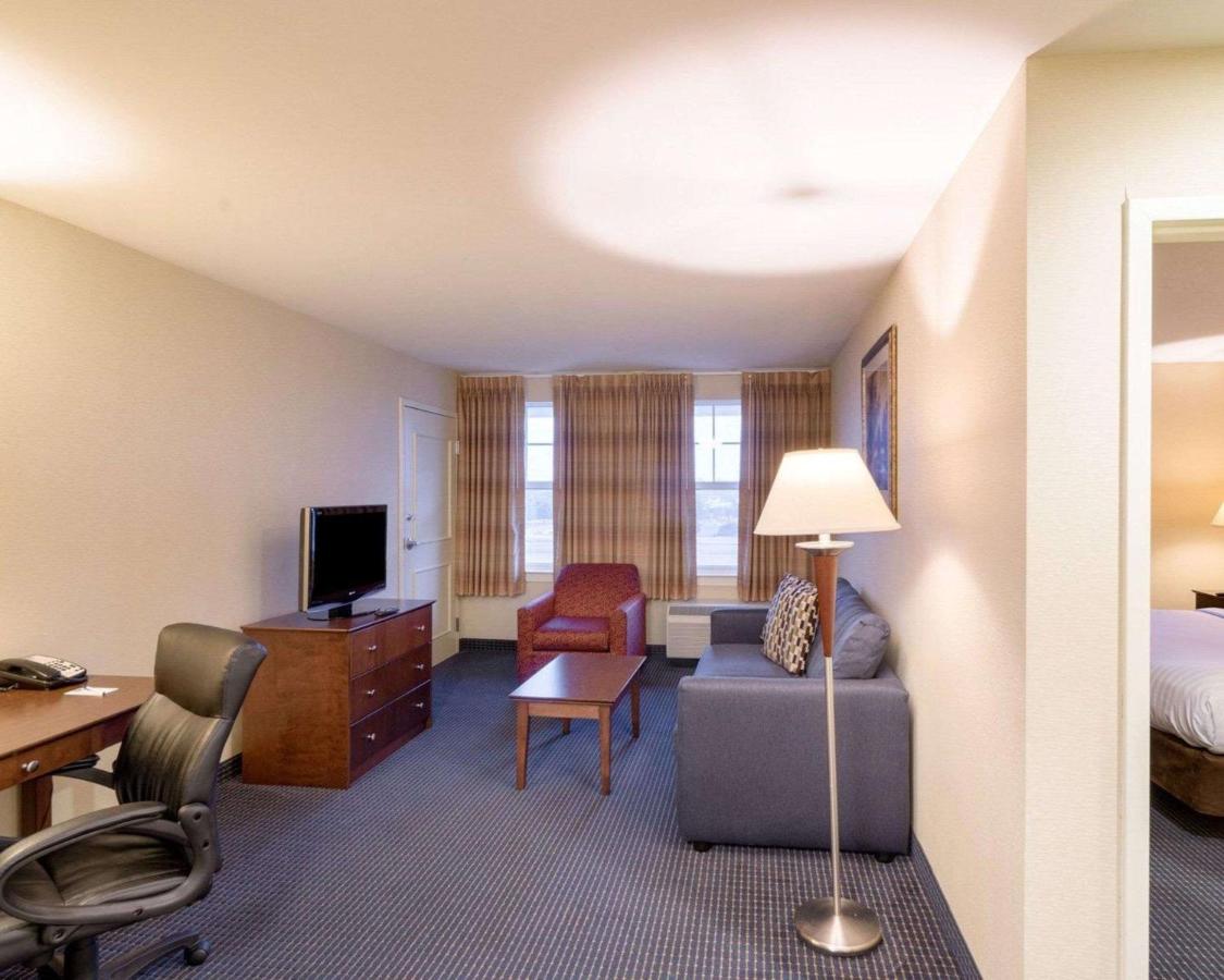 King Suite with Whirlpool - Non-Smoking at MainStay Suites Dover