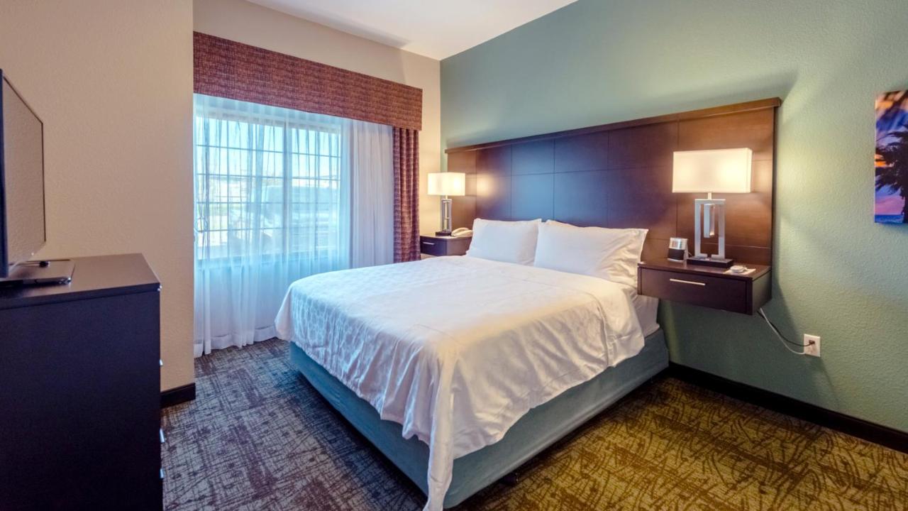 King Suite at Staybridge Suites Houston-Nasa/Clear Lake by IHG