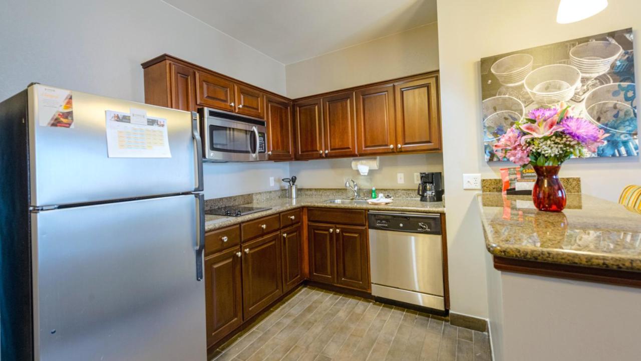 King Suite at Staybridge Suites Houston-Nasa/Clear Lake by IHG