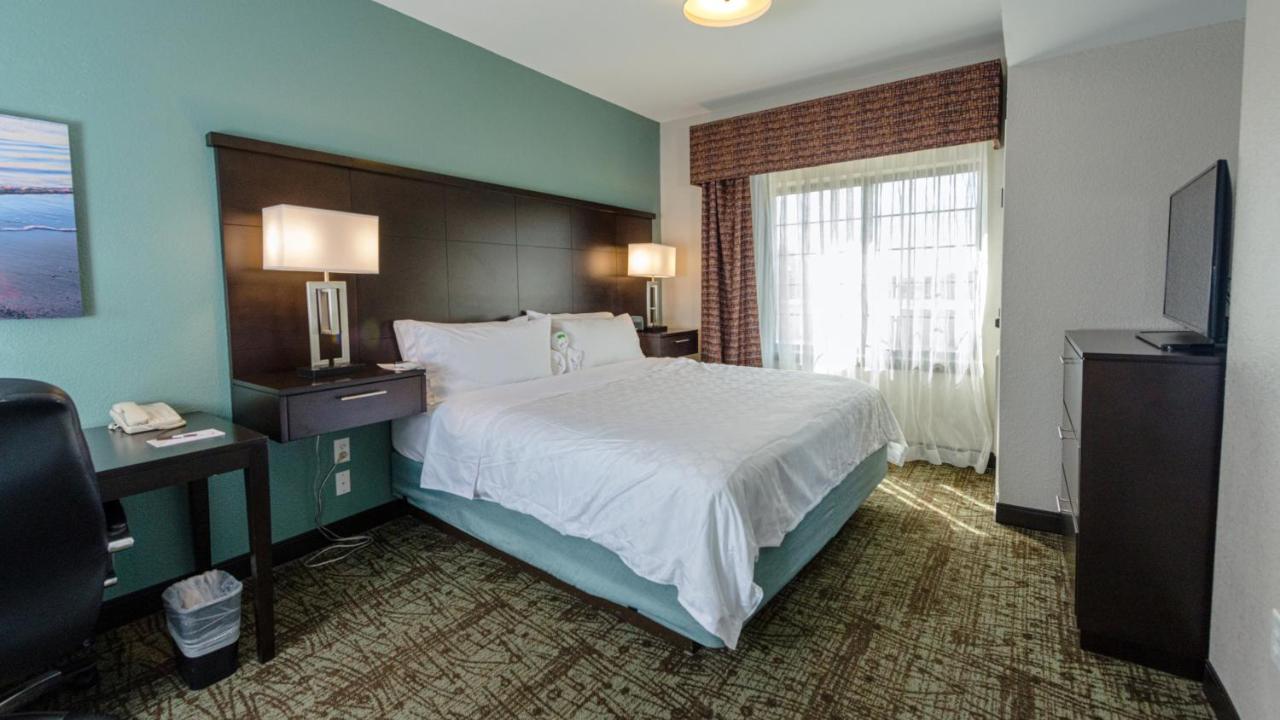 King Suite at Staybridge Suites Houston-Nasa/Clear Lake by IHG