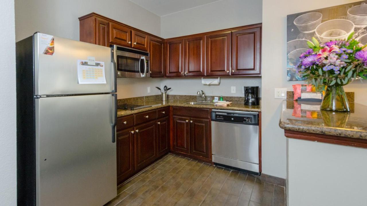 King Suite at Staybridge Suites Houston-Nasa/Clear Lake by IHG