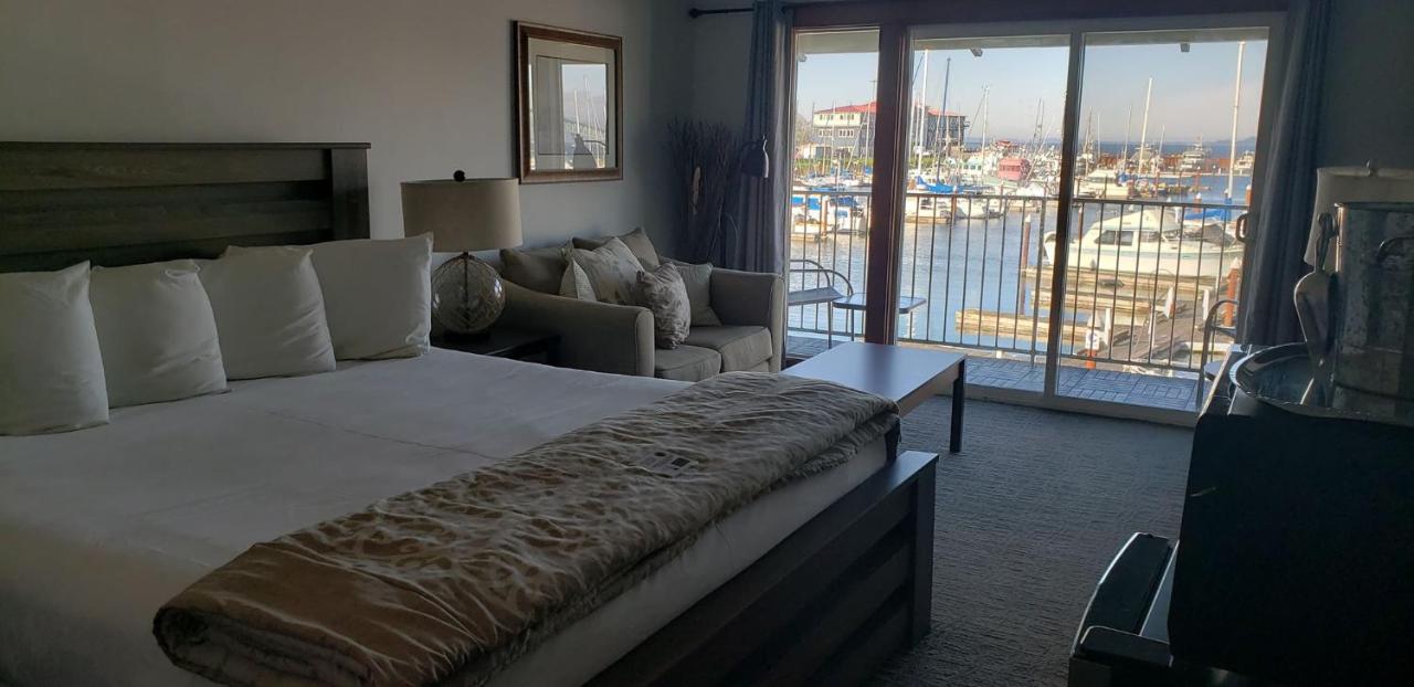 Superior King Room (No Pets Allowed) at Astoria Riverwalk Inn