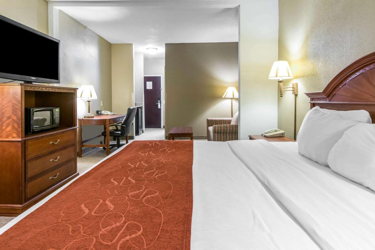King Suite - Non-Smoking at Comfort Suites Owensboro South