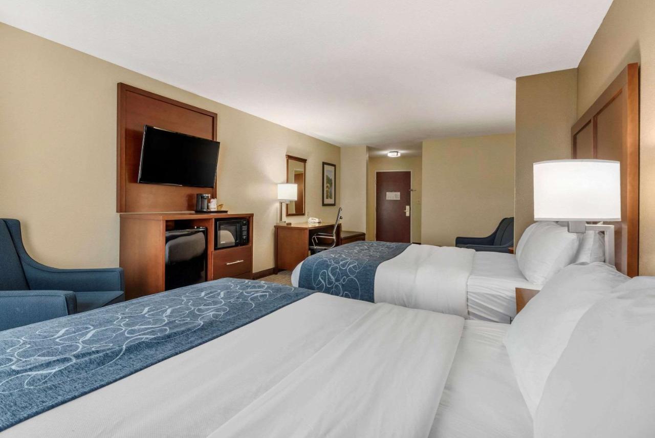 Queen Suite with Sofa Bed - Accessible/Non-Smoking at Comfort Suites Dayton-Wright Patterson
