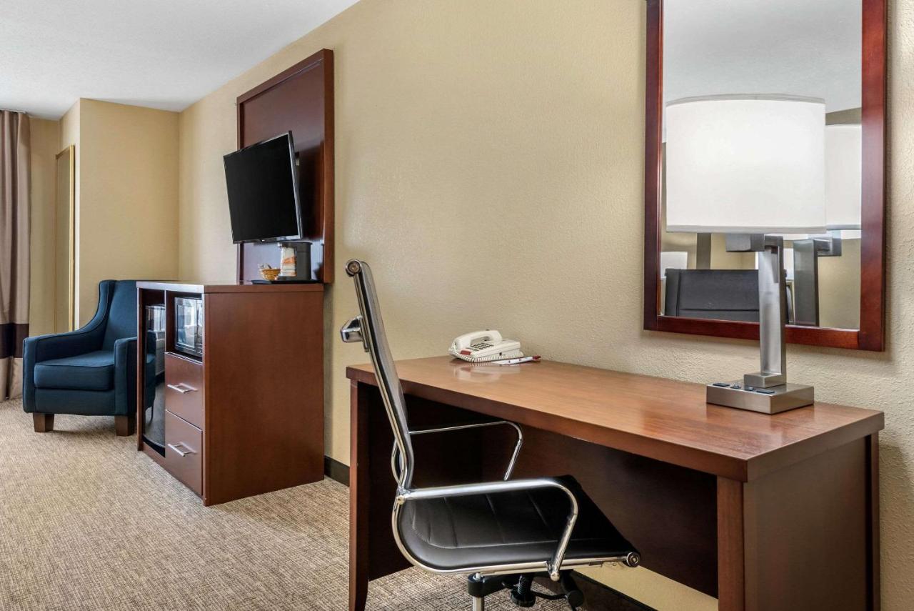 King Suite - Accessible/Non-Smoking at Comfort Suites Dayton-Wright Patterson