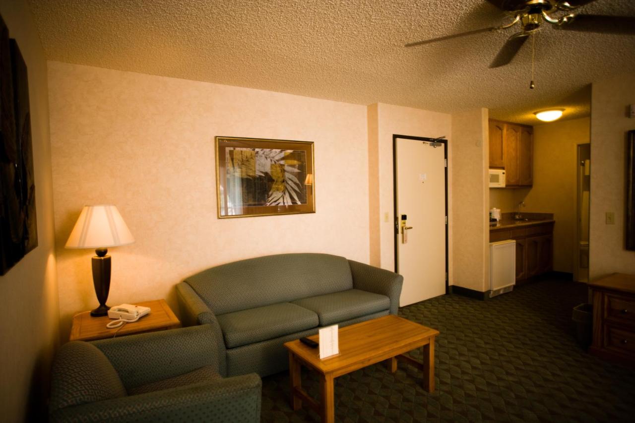 King Suite with Sofa Bed at Borrego Springs Resort & Spa
