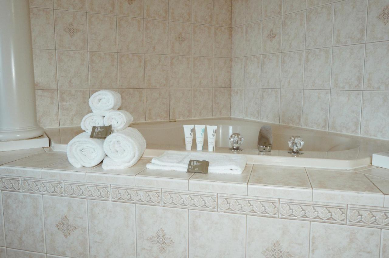 King Suite with Whirlpool - Non-Smoking at Country Inn & Suites by Radisson, Myrtle Beach, SC