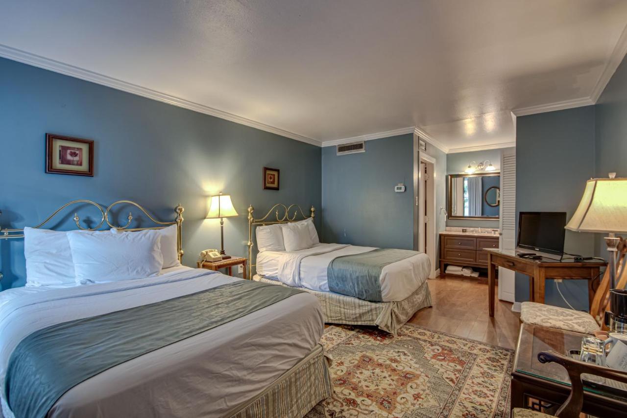 Two Queen Beds with Courtyard View at Malaga Inn
