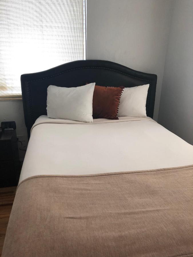 Two Bedrooms Family Suite with Kitchenette - Free Parking at Beach Place Hotel