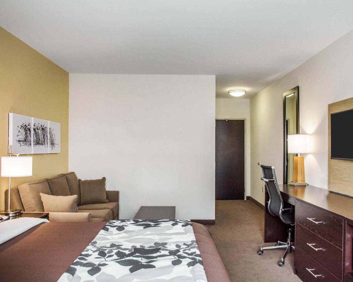 King Suite at Sleep Inn & Suites Parkersburg - Mineral Wells