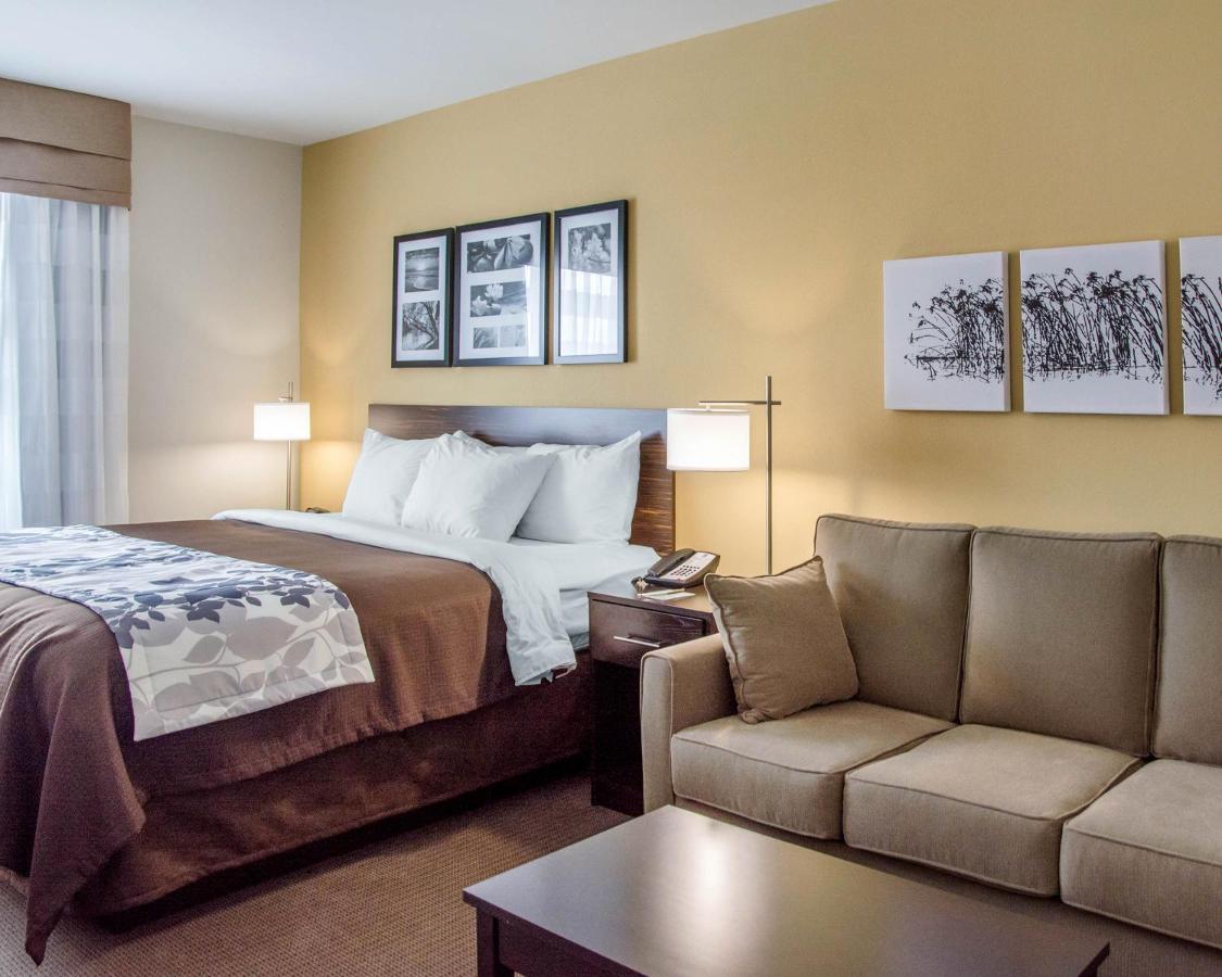 King Suite - Accessible/Non-Smoking at Sleep Inn & Suites Parkersburg - Mineral Wells