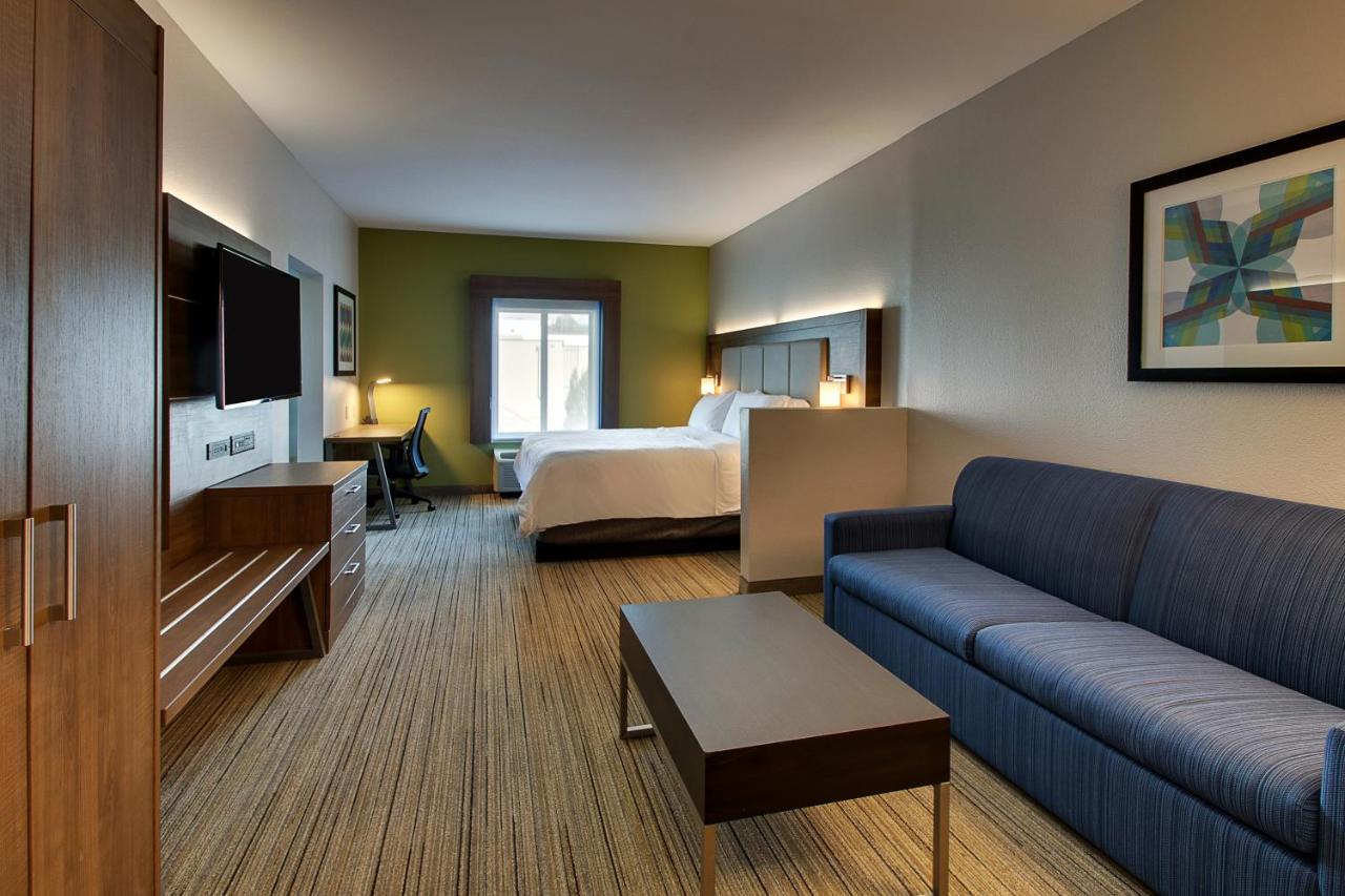 King Suite - Disability Access at Holiday Inn Express Hotel & Suites Austell - Powder Springs by IHG
