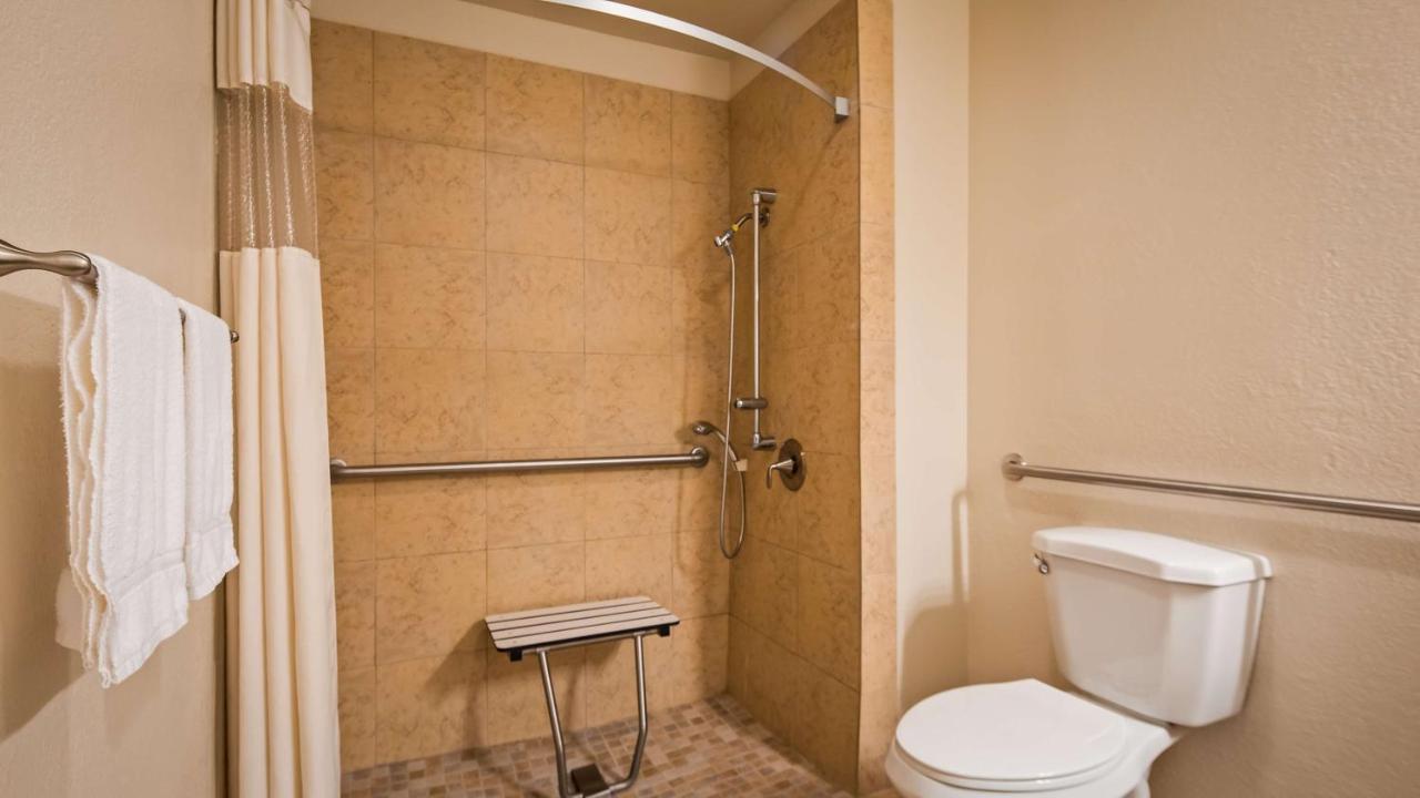 King Room - Disability Access/Roll-in Shower at Best Western Palm Court Inn