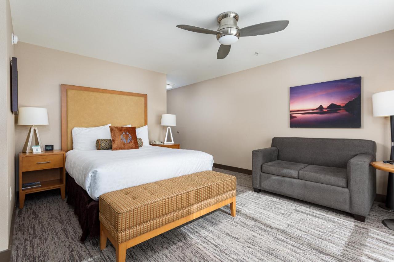 Queen Fireplace Studio - Adults Only at The Coho Oceanfront Lodge