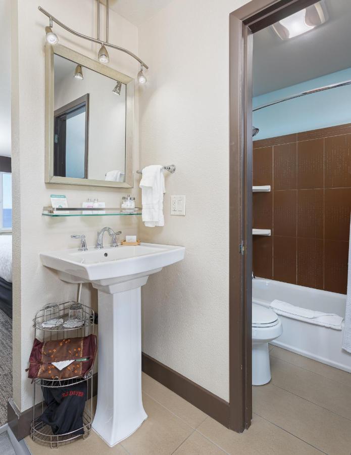 Deluxe King Studio with Ocean Front View at The Coho Oceanfront Lodge