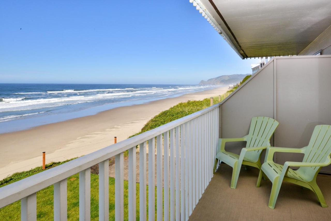 One-Bedroom Suite with Ocean View at The Coho Oceanfront Lodge