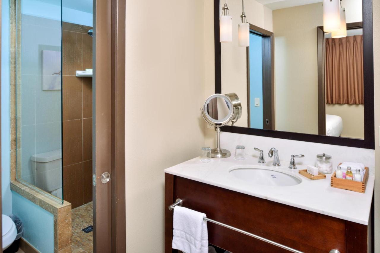 One-Bedroom Suite with Ocean View at The Coho Oceanfront Lodge