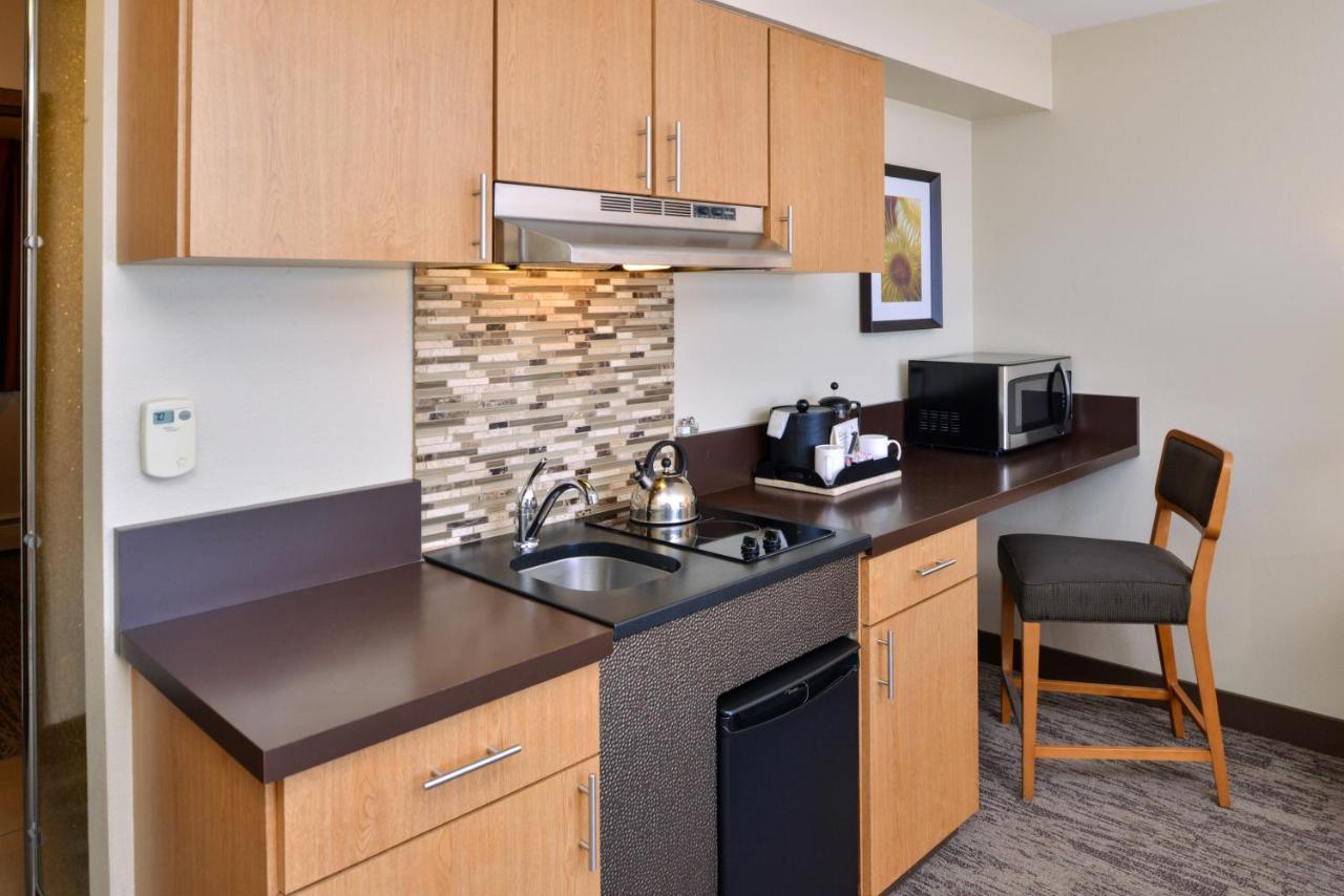 One-Bedroom Suite with Ocean View at The Coho Oceanfront Lodge