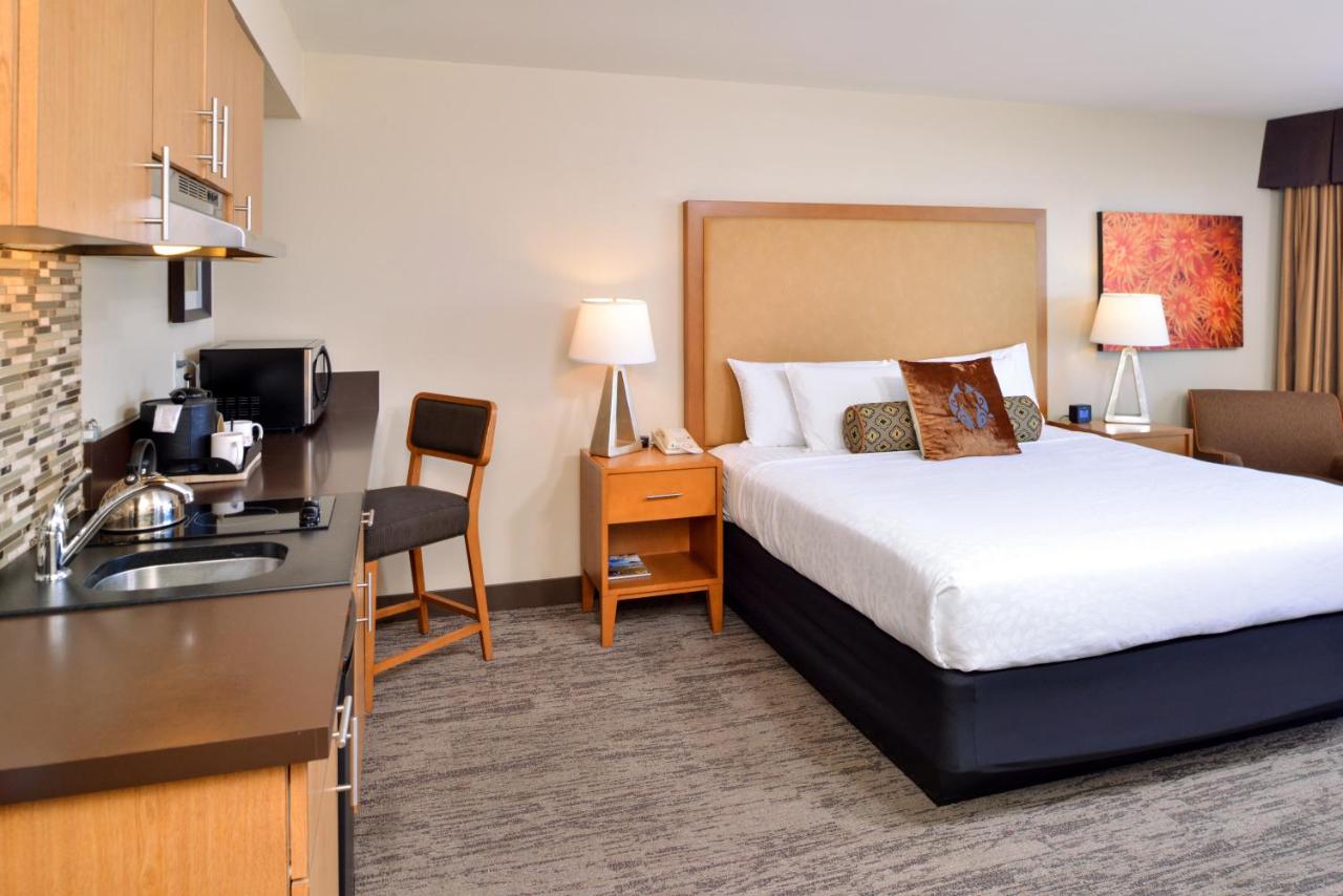 One-Bedroom Suite with Ocean View at The Coho Oceanfront Lodge