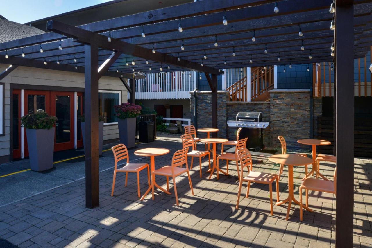 The Coho Oceanfront Lodge