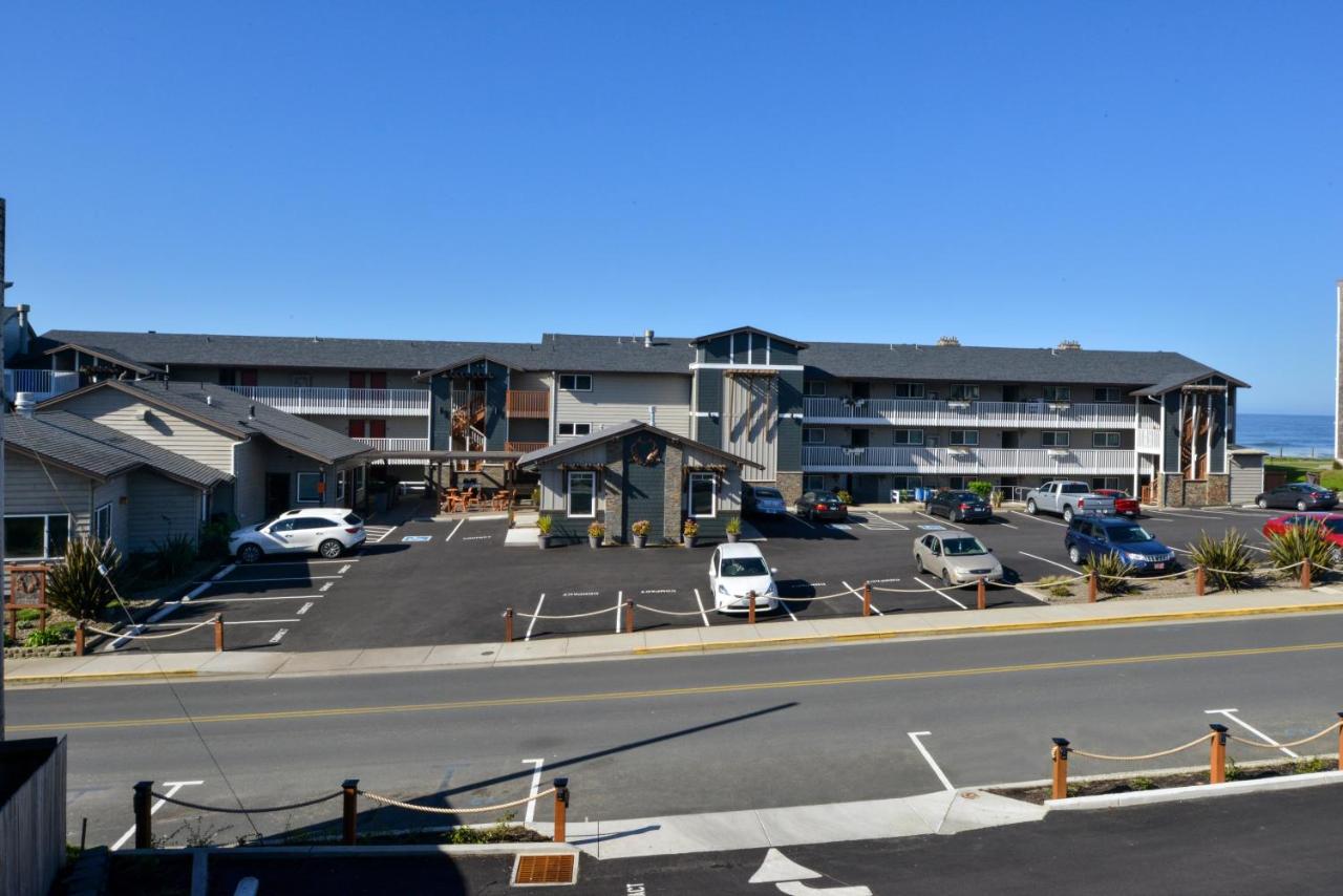 One-Bedroom Suite with Ocean View at The Coho Oceanfront Lodge