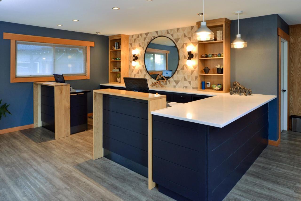 | The Coho Oceanfront Lodge