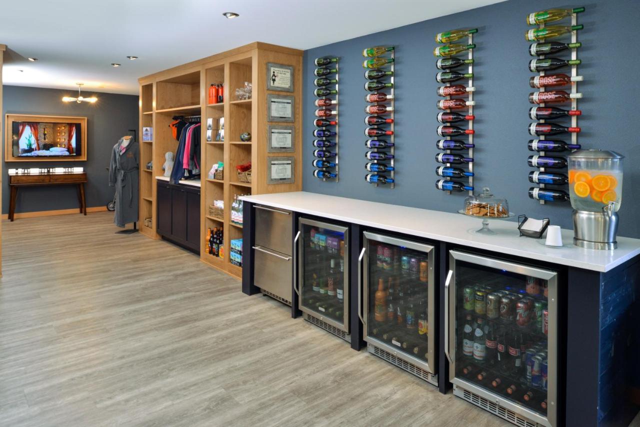 | The Coho Oceanfront Lodge