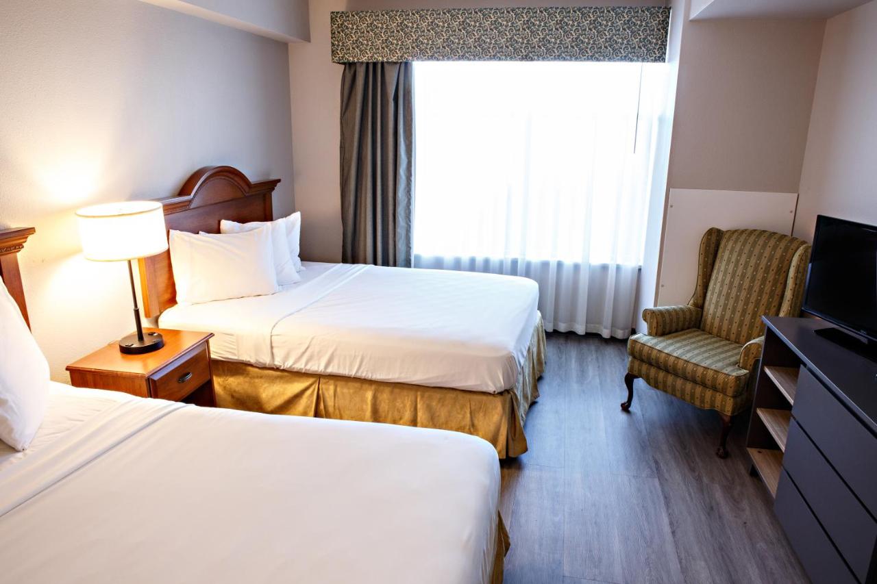 Queen Room with Two Queen Beds - Non-Smoking at Country Inn & Suites by Radisson, Harrisburg West Mechanicsburg