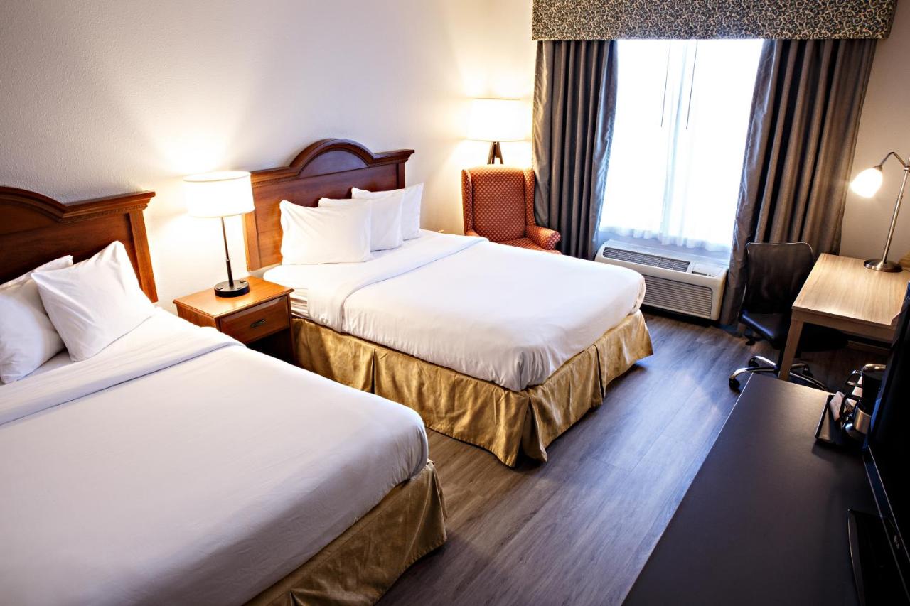 Queen Room with Two Queen Beds - Non-Smoking at Country Inn & Suites by Radisson, Harrisburg West Mechanicsburg