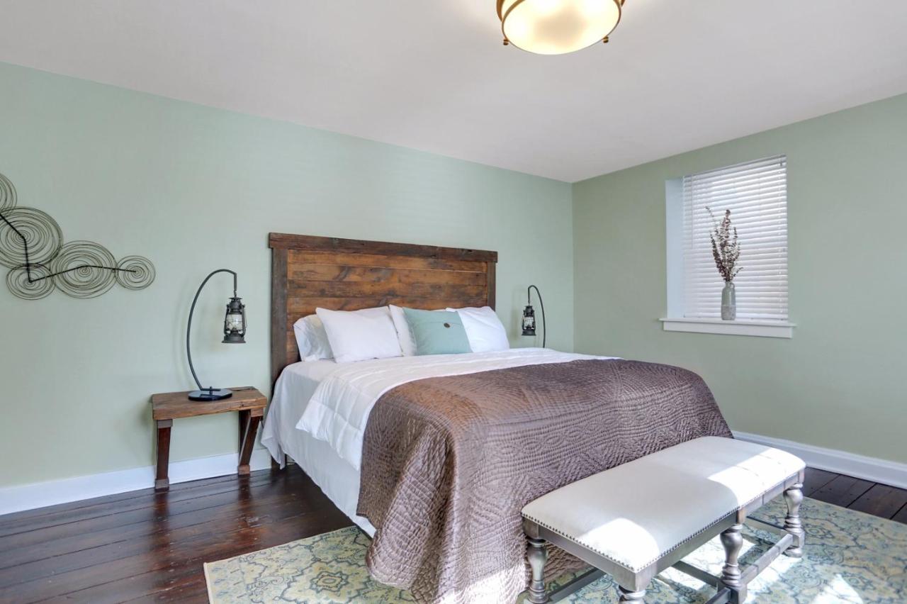 Deluxe King Room at Allenberry Resort