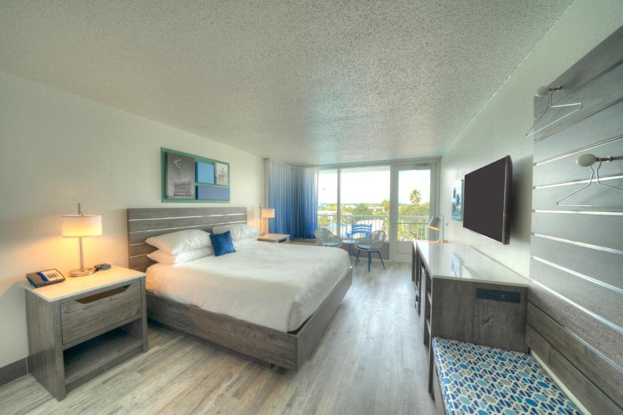 Pool View King Bed at The Island Resort at Fort Walton Beach