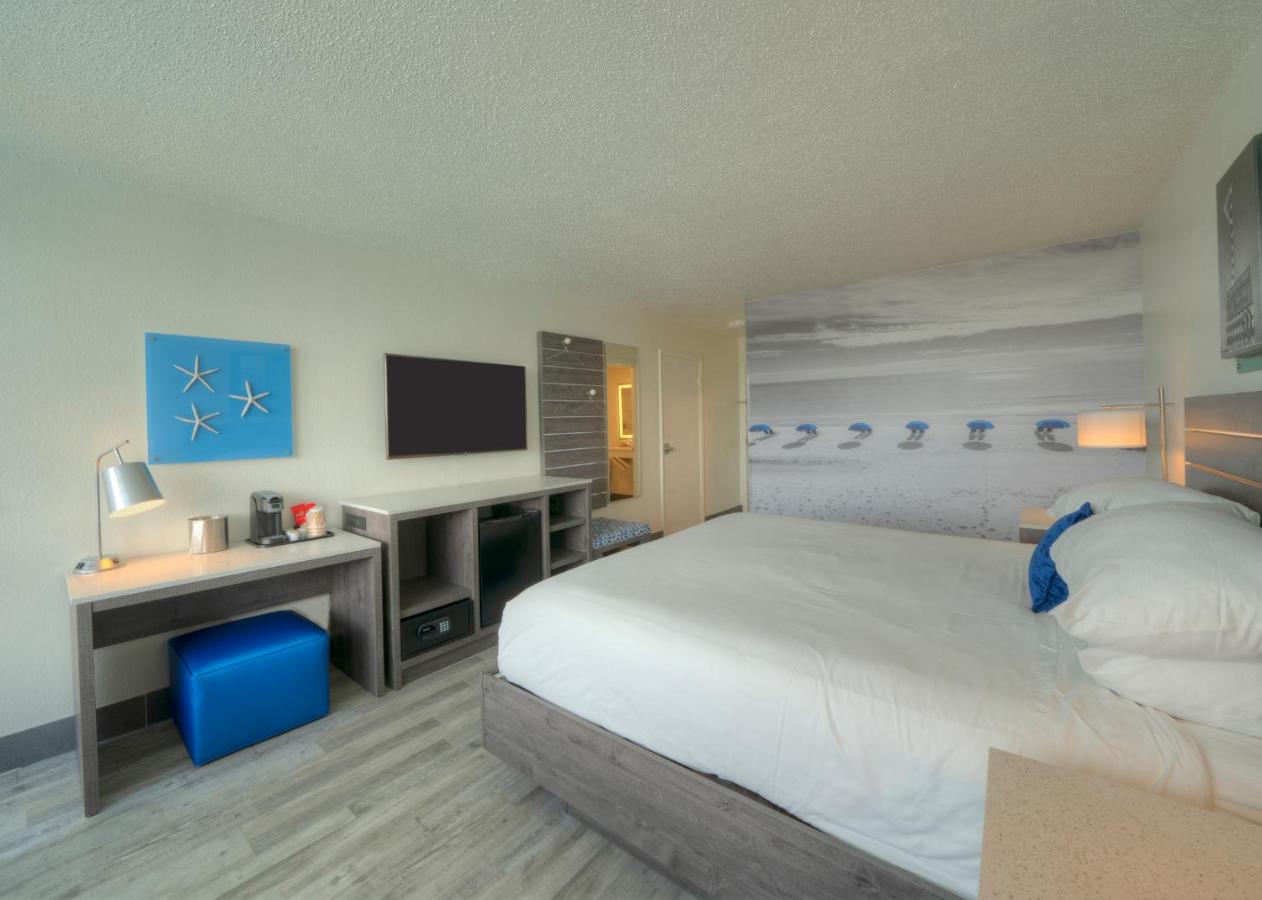 Pool View King Bed at The Island Resort at Fort Walton Beach
