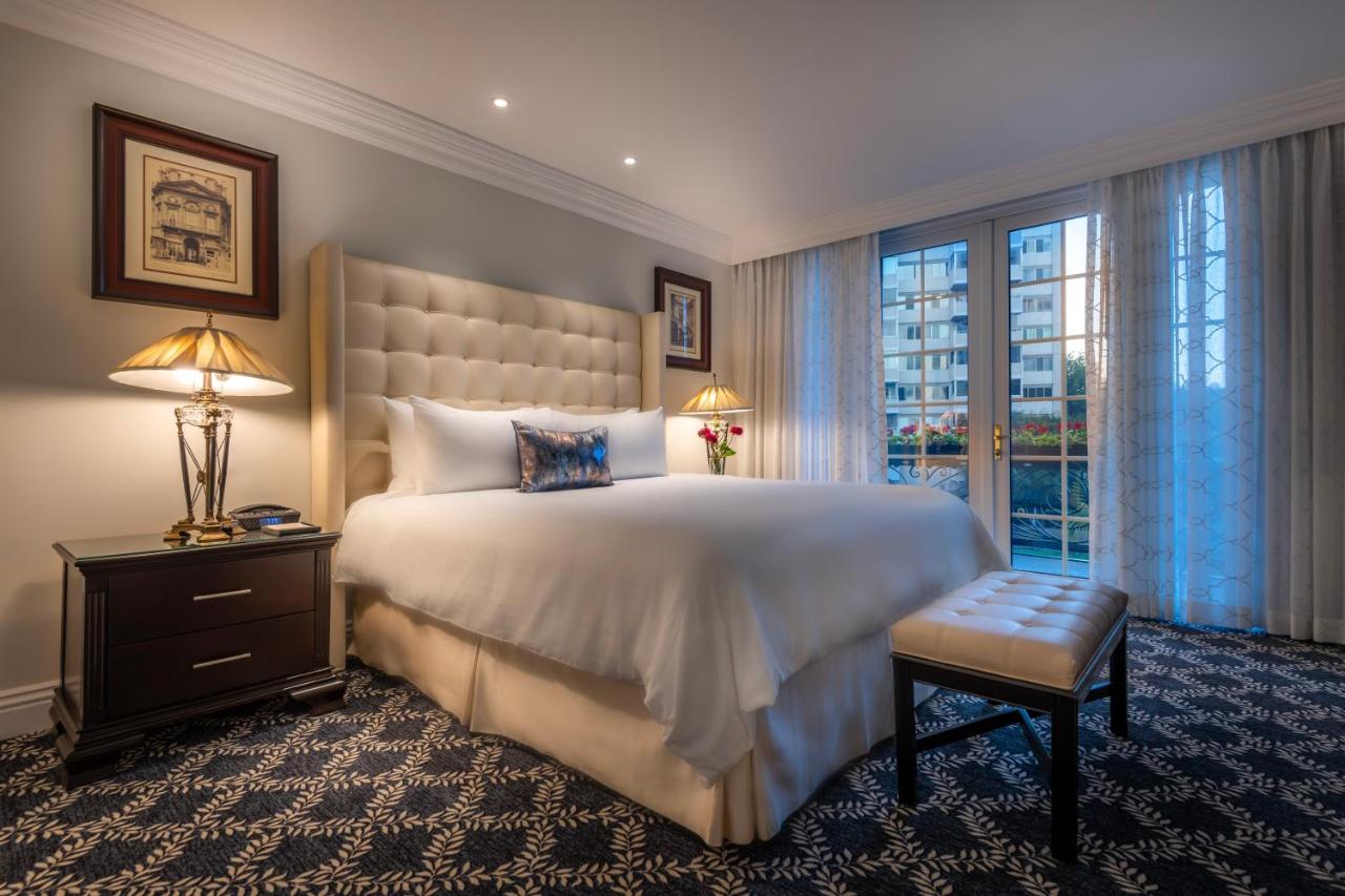 Luxury Suite King at Beverly Hills Plaza Hotel & Spa