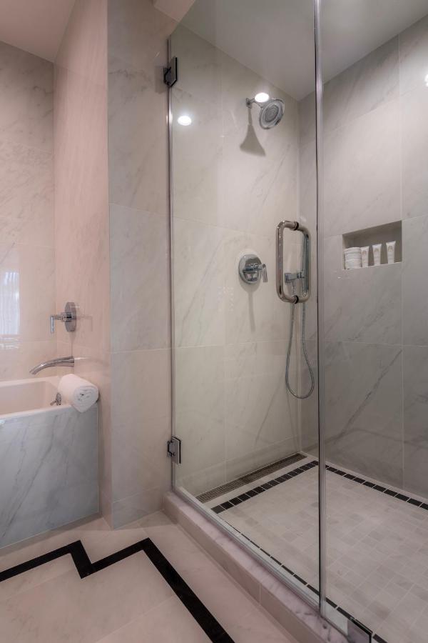 Luxury Suite Double at Beverly Hills Plaza Hotel & Spa