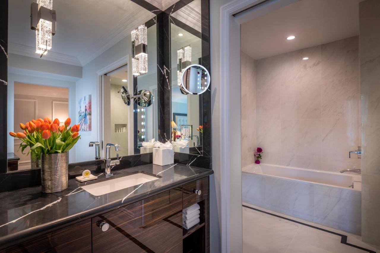Luxury Suite Double at Beverly Hills Plaza Hotel & Spa