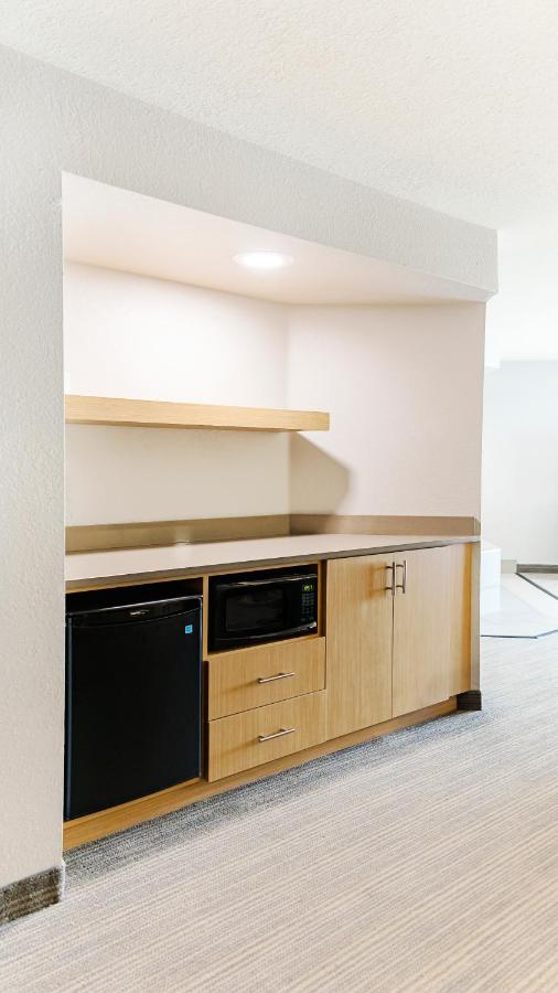 King Suite with Whirlpool and Sofa Bed - Non-Smoking at Country Inn & Suites by Radisson, Appleton Airport - Fox River Mall Area