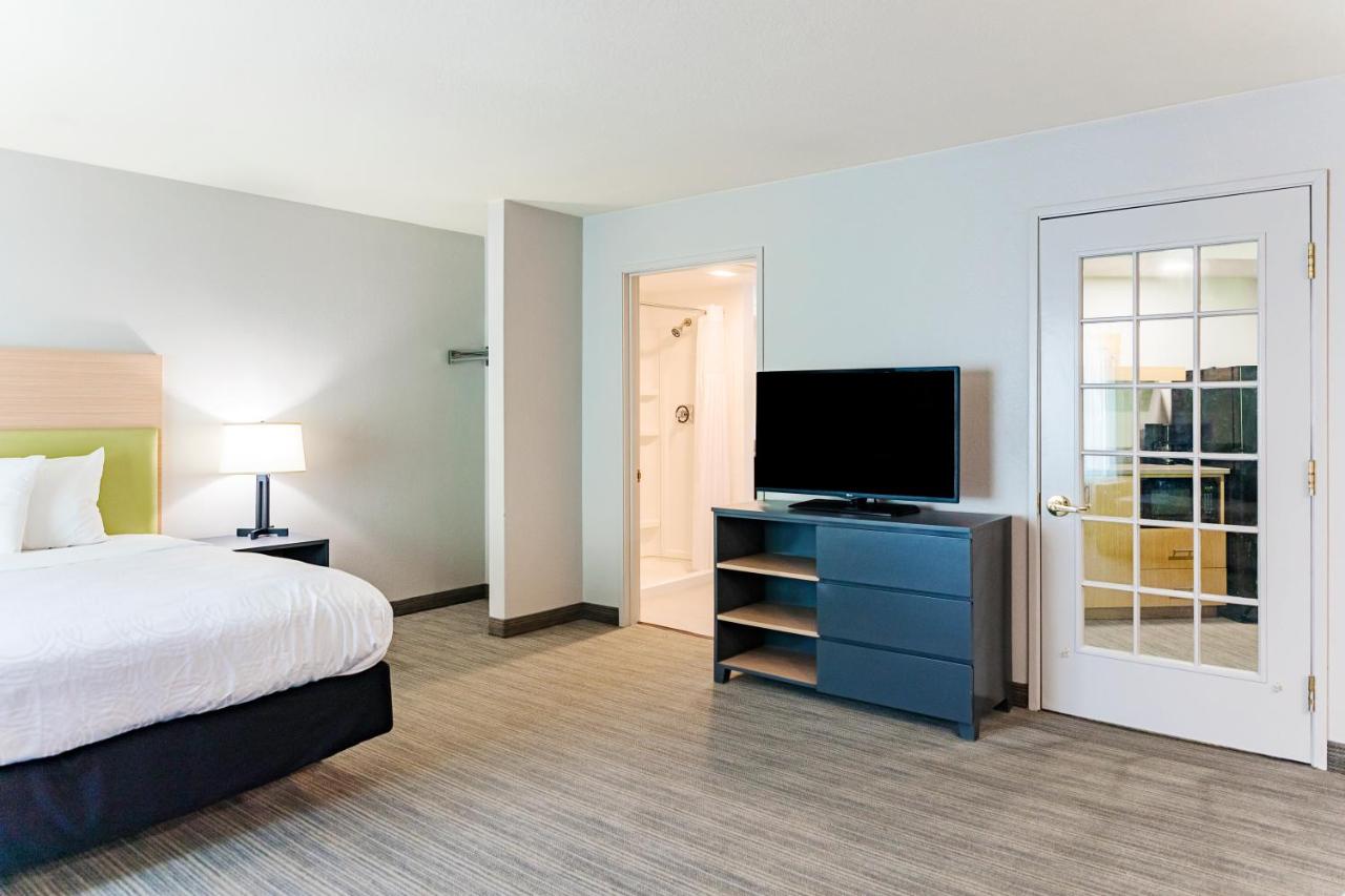 King Suite with Whirlpool and Roll-in Shower - Non-Smoking at Country Inn & Suites by Radisson, Appleton Airport - Fox River Mall Area