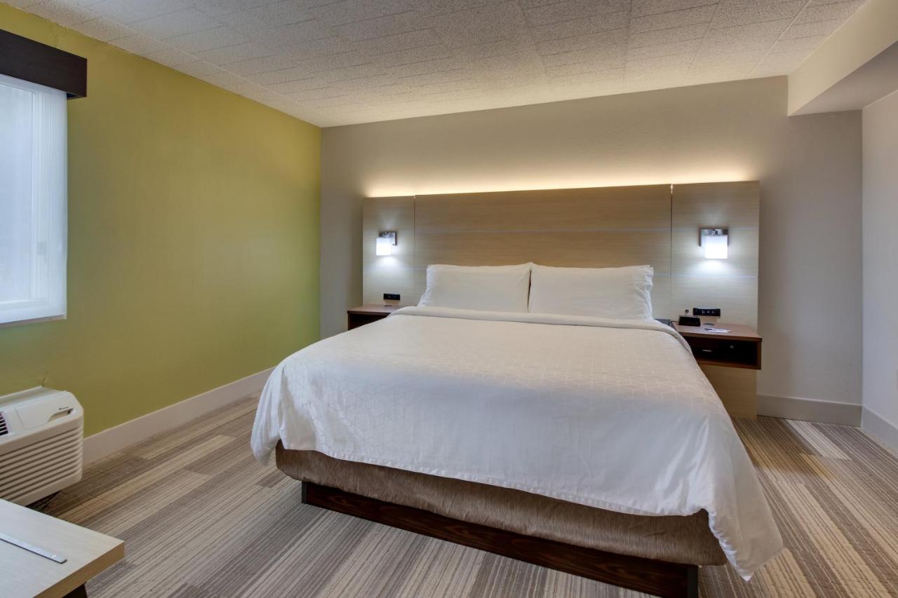 Suite - Hearing Accessible - Non-Smoking at Holiday Inn Express Pittston - Scranton Airport by IHG