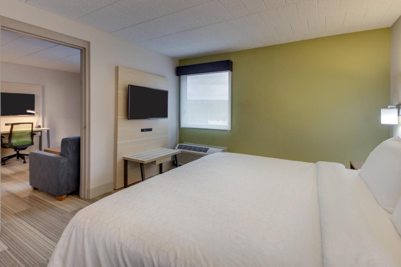 Suite - Hearing Accessible - Non-Smoking at Holiday Inn Express Pittston - Scranton Airport by IHG