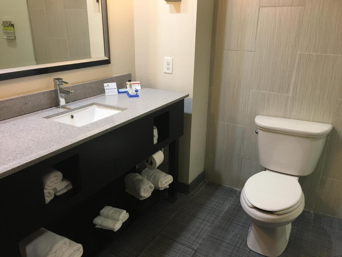 Executive King Room Non-Smoking at Holiday Inn Express Havelock NW- New Bern by IHG