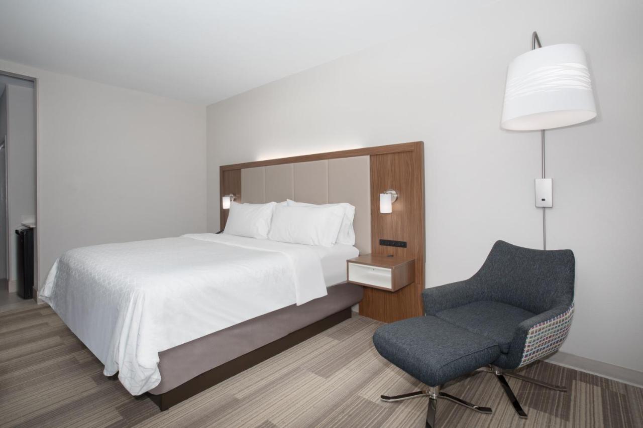 Deluxe King Room - Non-Smoking at Holiday Inn Express Slidell by IHG