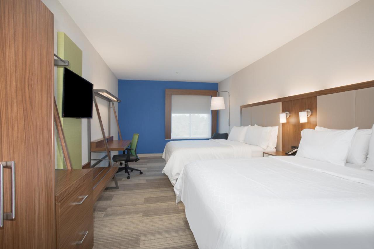 Executive Queen Room with Two Queen Beds - Non-Smoking at Holiday Inn Express Slidell by IHG