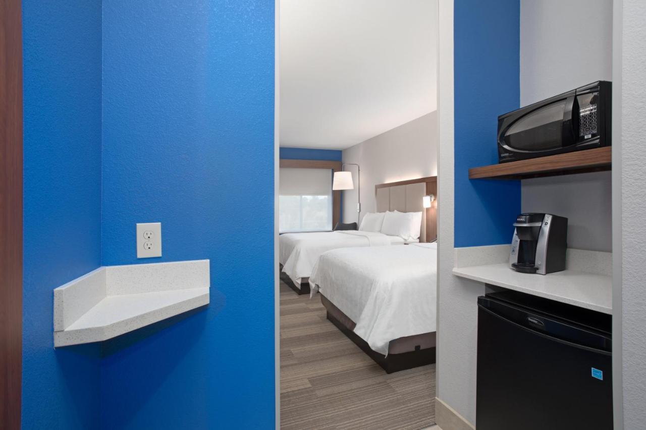 Executive Queen Room with Two Queen Beds - Non-Smoking at Holiday Inn Express Slidell by IHG