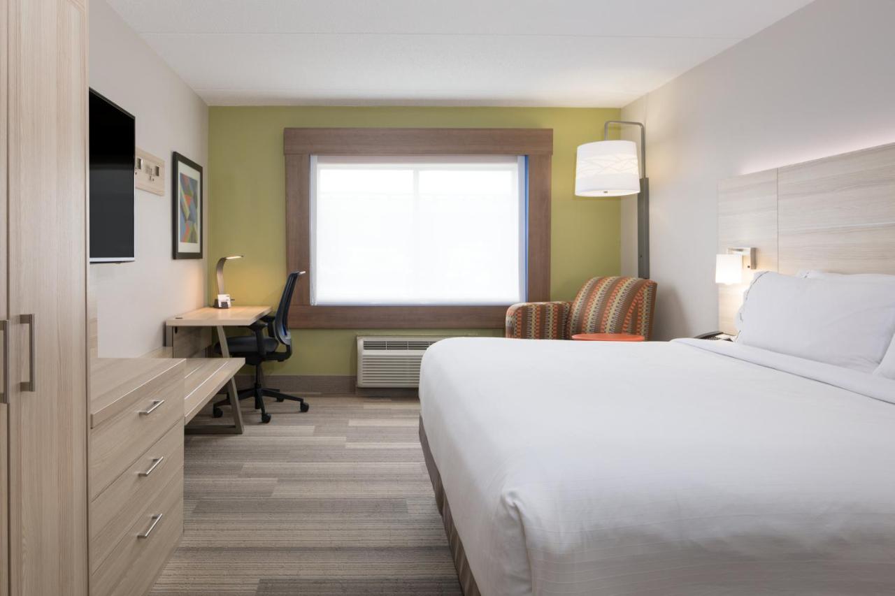 King Room at Holiday Inn Express Louisville Northeast by IHG