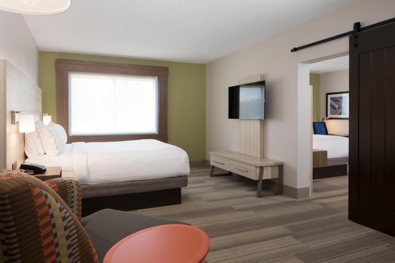 Duplex Suite at Holiday Inn Express Louisville Northeast by IHG